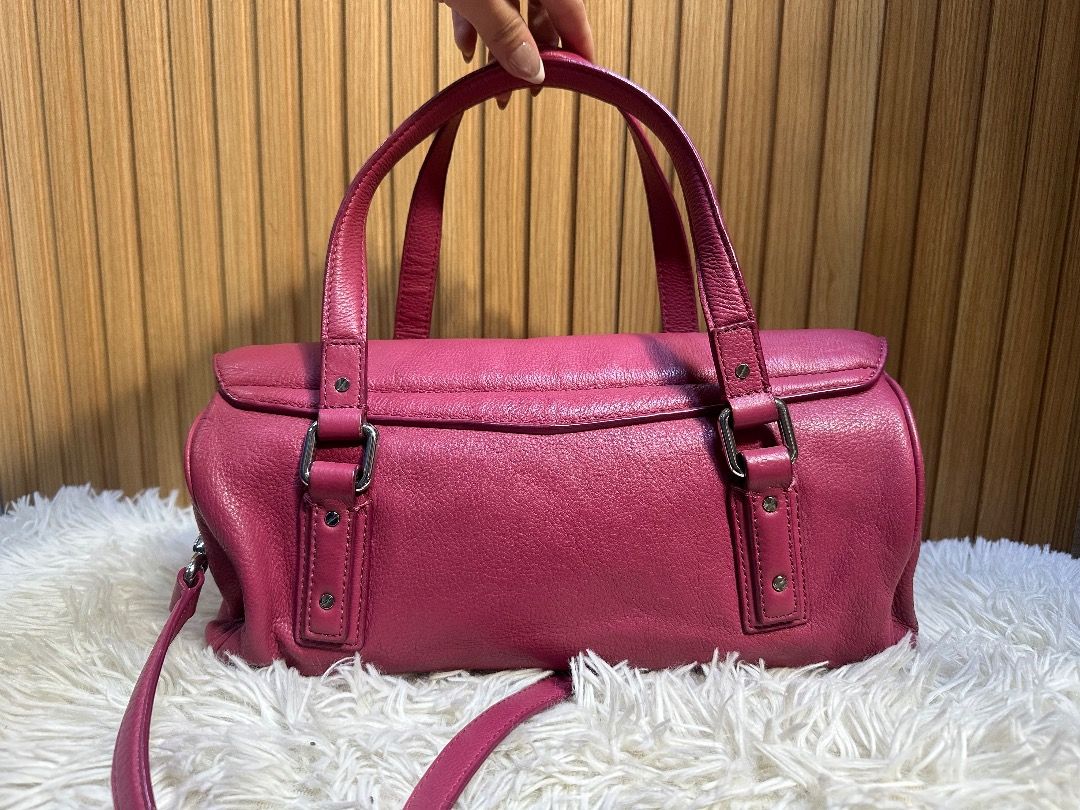 Vintage Pink Leather Handbag (Category: Luxury Bags & Wallets) located in Caloocan City. Submitted by nicolesy.co (Listing ID 1469259583, Image 3). Description: excellent condition .