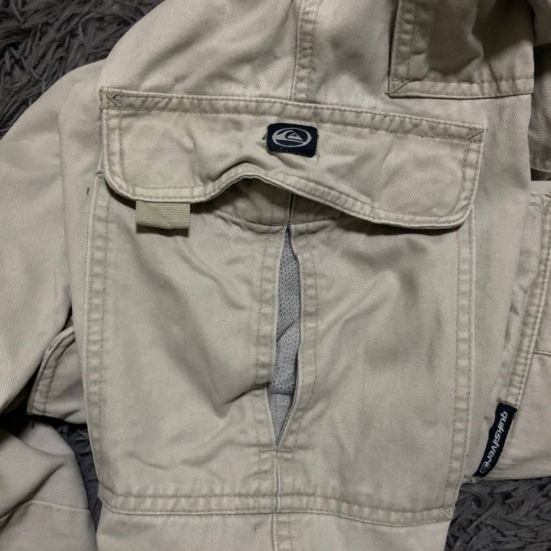 Vintage Quicksilver Cargo Pants (Category: Activewear) located in Camiling. Submitted by thriftscape2024 (Listing ID 1469331714, Image 3). Description: Excellent Condition Color rate: 9/10 Issue: see pics W: 32 L: 40 Thigh: 14 Leg Opening: 9.5.