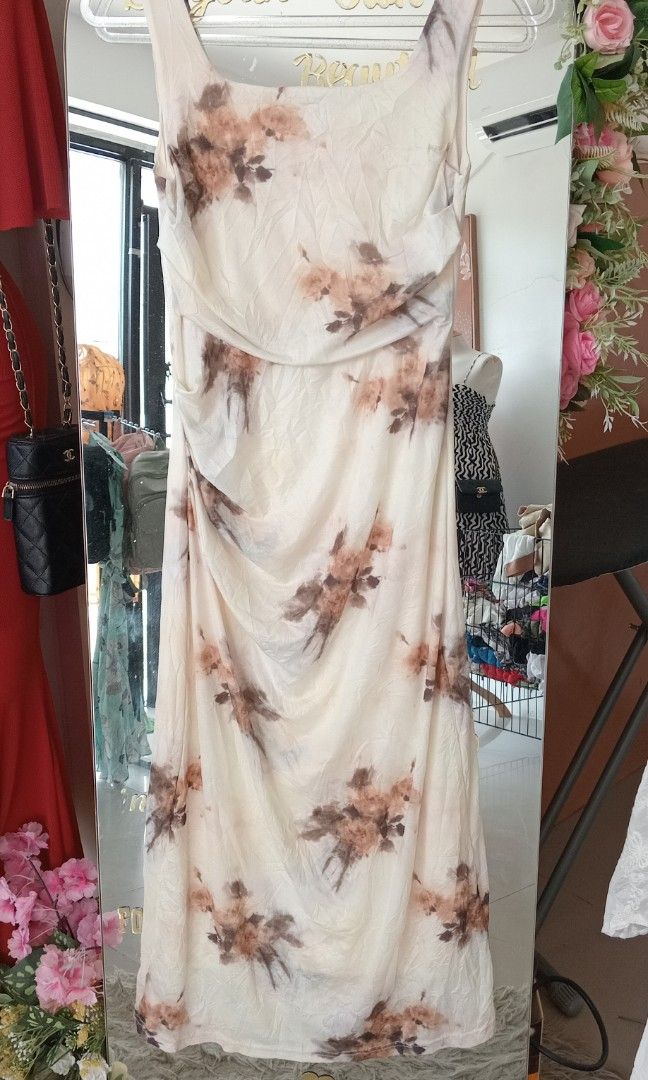 VINTAGE SILK DRESS (Category: Looking For) located in Makati City. Submitted by egsdhadghas (Listing ID 1469293888, Image 2). Description: in excellent condition. size small.