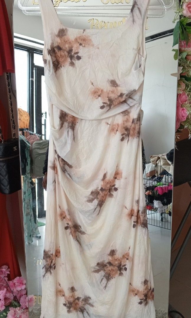 VINTAGE SILK DRESS (Category: Looking For) located in Makati City. Submitted by egsdhadghas (Listing ID 1469293888, Image 1). Description: in excellent condition. size small.