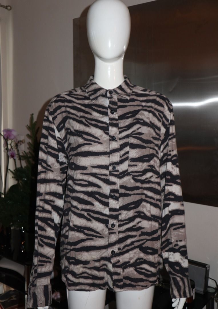 Vintage Tiger Print Button-Up Shirt (Category: Longsleeves) located in Paranaque City. Submitted by skulkch (Listing ID 1469361636, Image 2). Description: - Color: Taupe / brown, black, and beige - Pattern: Tiger stripe / animal print - Long sleeves with buttoned cuffs - Classic collared neckline - Full button-down front - Single chest pocket - Style: Vintage, grunge, Y2K, streetwear.