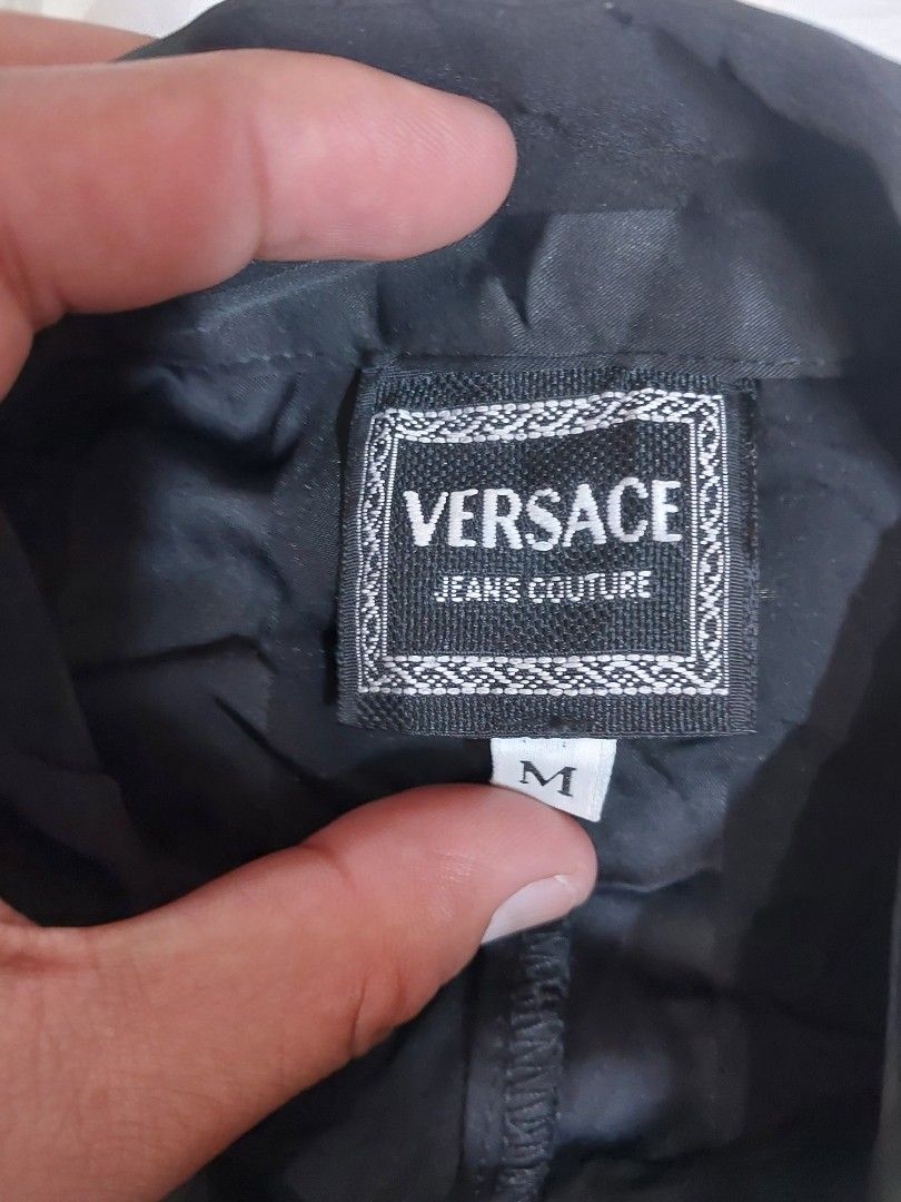 Vintage versace (Category: Coats, Jackets and Outerwear) located in Polomolok. Submitted by warmfire.3185dd (Listing ID 1469165677, Image 2). Description: .
