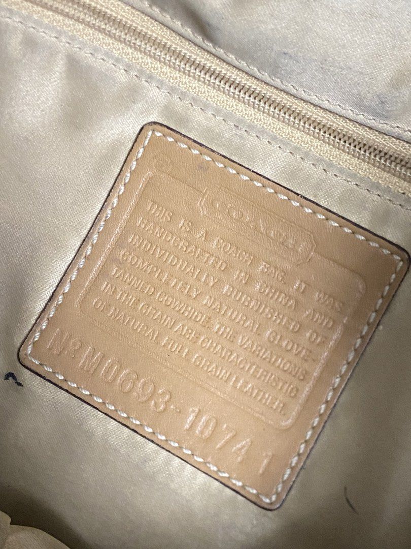 VINTAGE Y2k Coach HOBO BAG (Category: Shoulder Bags) located in Cotabato. Submitted by chaowie (Listing ID 1469189029, Image 3). Description: Negotiable price May ink stain issue .