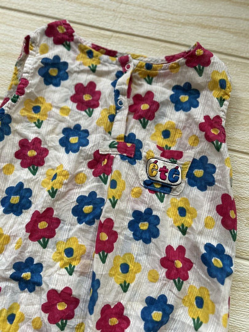 vintage-style white bubble romper 18-24m (Category: Babies & Kids Fashion) located in Cebu City. Submitted by yjainani (Listing ID 1469236611, Image 2). Description: featuring an all-over colorful blue, yellow, and pink floral pattern, a short-sleeve button-front placket, and a small chest patch with an "été" label.