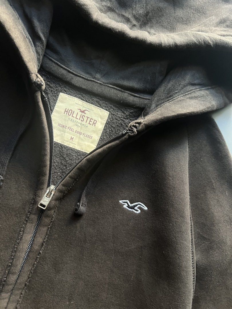 VINTGE HOLLISTER (Category: Coats, Jackets and Outerwear) located in Manila. Submitted by thriftwhoop (Listing ID 1469260020, Image 2). Description: .