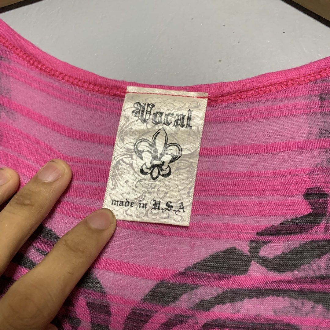 Vocal Pink Black Rhinestone Scroll T-Shirt (Category: Shirts) located in Manila. Submitted by emplysthrift. (Listing ID 1469217352, Image 3). Description: Vocal Women's Pink Graphic Print Rhinestone T-Shirt Made in USA Width "17 Length "26 Good Condition Colorrate: 9.8/10 Flaws: needwash only fresh from box (check last pics) Unli vouchers/vc for safe transactions 📲 Location: Laspinas City, Metro Manila, Brngy Talon Uno. 📍 DM IF INTERESTED📥 - B