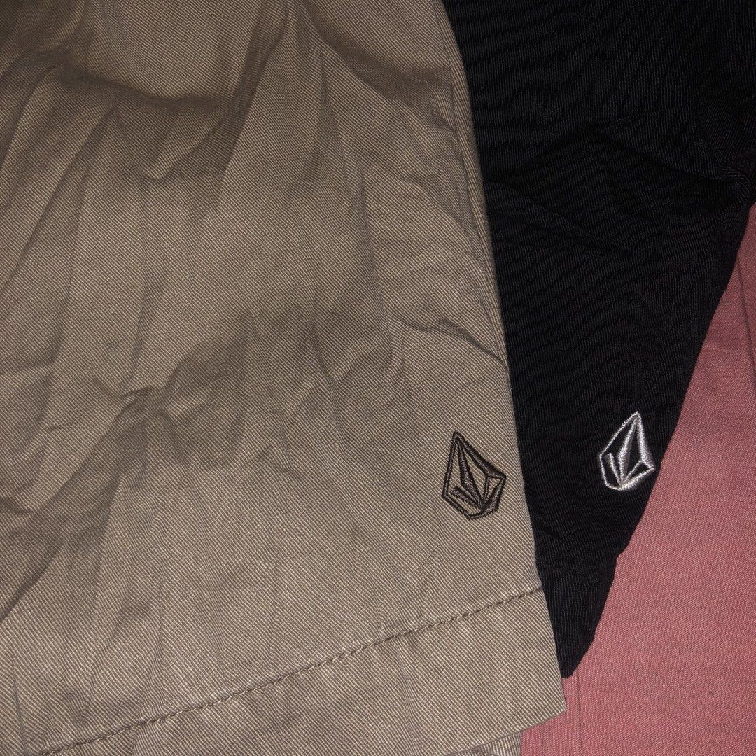 Volcom short (Category: Shorts) located in Manila. Submitted by pitogoline94751 (Listing ID 1469173669, Image 3). Description: Volcom Short Aspack Both size 29-30 Excellent No Issue.