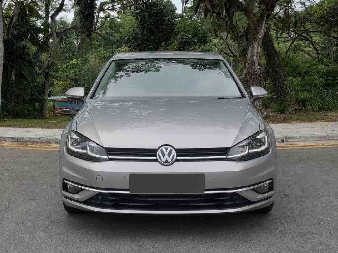 Volkswagen Golf 1.4 TSI DSG Comfortline (A) (Category: Used Cars) located in Singapore. Submitted by carousell_certified_partners (Listing ID 1469311103, Image 1). Description: Fuel efficient 1.4L engine paired with a turbocharger for low road tax but efficient power! Spacious and comfortable interior for your passengers too! 7 speed DSG gearbox for smooth gear changes. Contact us today to arrange a viewing for this unit at the showroom now! Feat