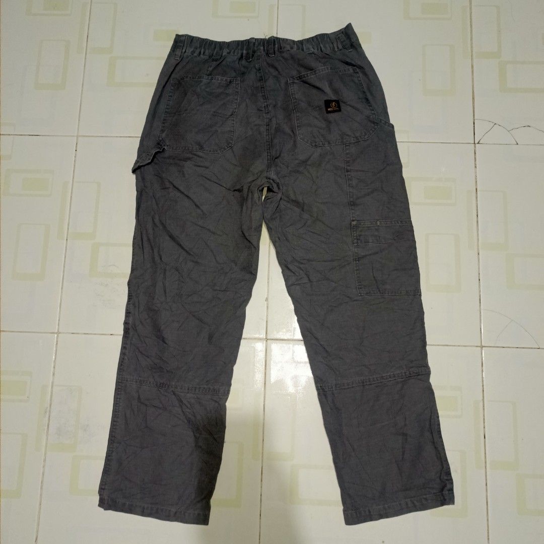 Voltek Dark Grey Carpenter pants (Category: Jeans) located in Mandaue City. Submitted by oceacasini96558 (Listing ID 1469230299, Image 3). Description: VOLTEK work & life carpenter pants best fit 30w to 31w total length:38L hems:8w excellent condition dm.