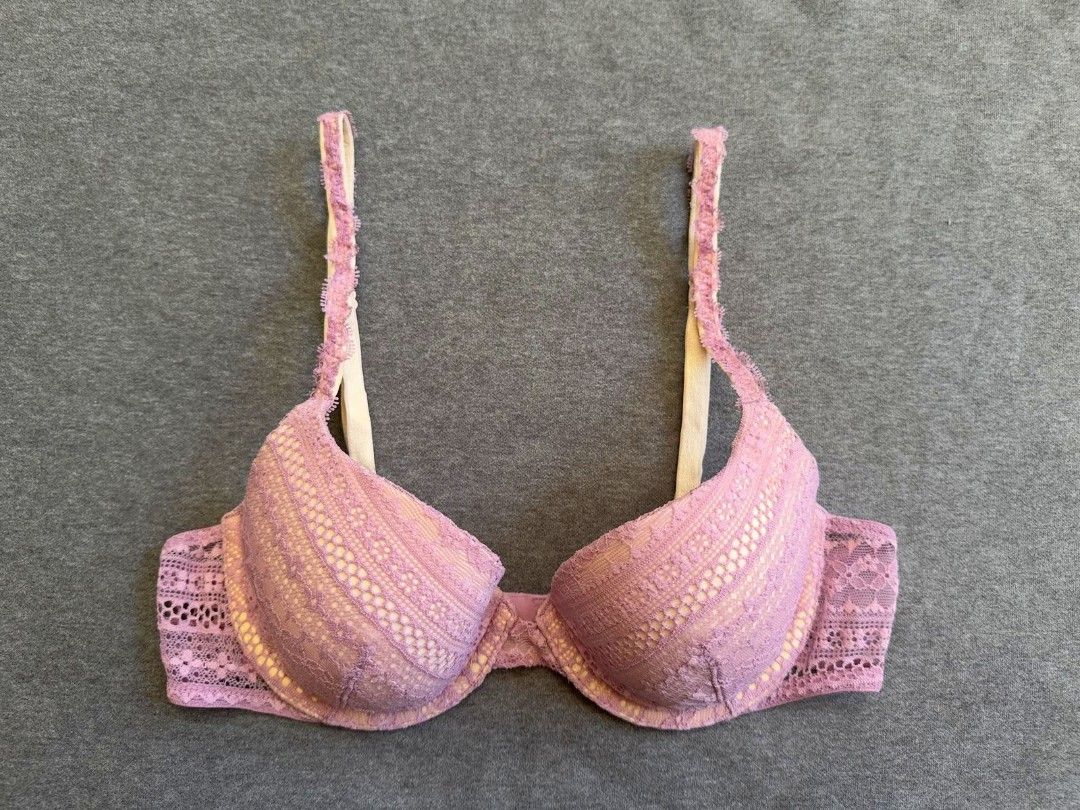 Vs lined demi bra 34b (Category: Undergarments & Loungewear) located in Llanera. Submitted by expresclothing (Listing ID 1469281544, Image 1). Description: .