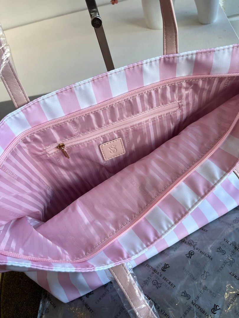 VS Tote Bag 🪽 (Category: Luxury Bags & Wallets) located in Manila. Submitted by kluvs2declutter (Listing ID 1469255691, Image 3). Description: VS TOTE BAG 🪽🤍 — preorder (1-2 days if around manila) — brand new — pm me for inq! .