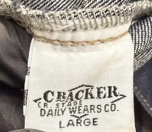 Vtg Cracker usa MFG (Category: Coats, Jackets and Outerwear) located in Alegria. Submitted by thriftedpinas (Listing ID 1469231402, Image 3). Description: Vtg cracker usa MFG Size : Large Dimension : W22.5 / L27.5 Condition : 9.5/10 No issue Php : 1.5k shipped.