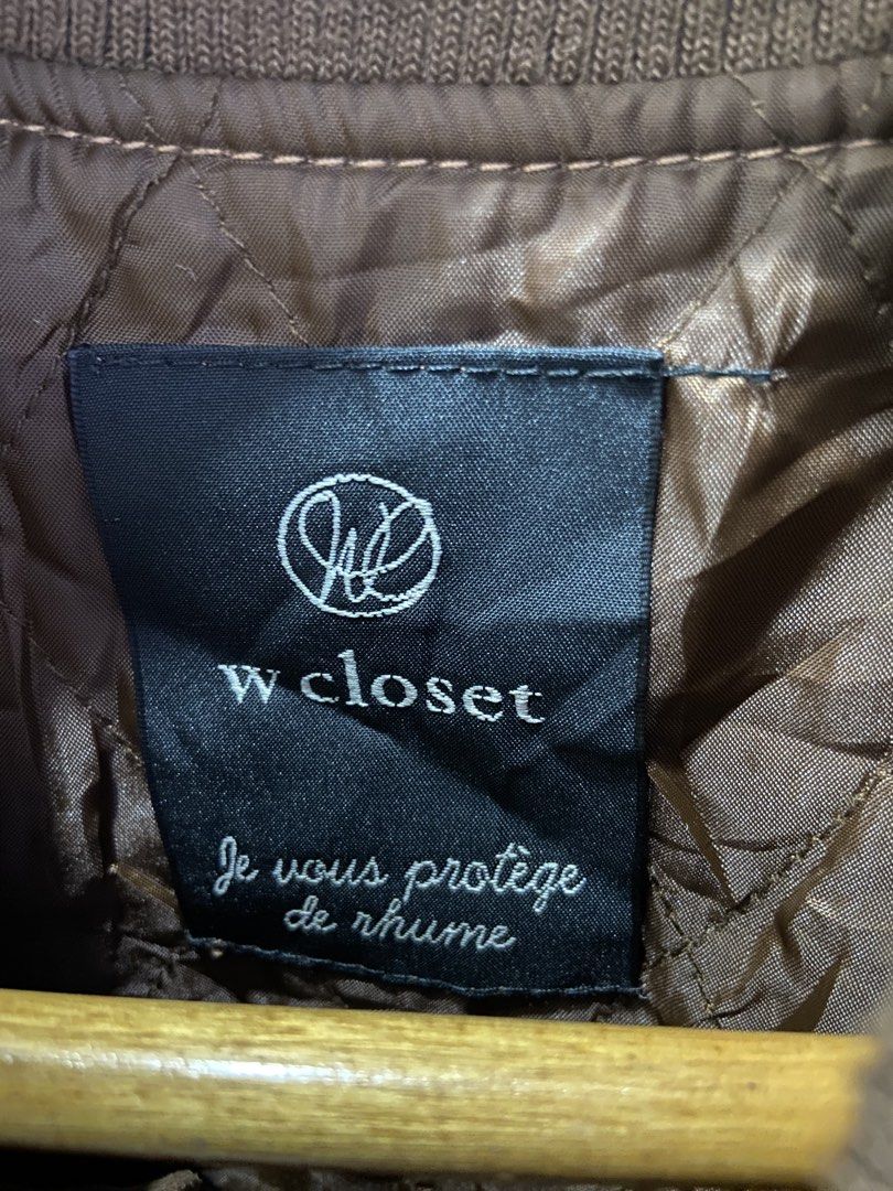 W closet (Category: Coats, Jackets and Outerwear) located in Tukuran. Submitted by retrothrifter88 (Listing ID 1469236253, Image 2). Description: 22x25.