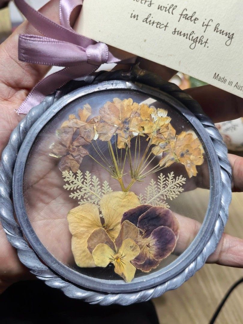 Wall Hanging Sun Catcher Decor (Category: Other Home Decor) located in Cebu City. Submitted by dudes_villanueva (Listing ID 1469280392, Image 2). Description: Wall Hanging Sun Catcher Decor Material : Metal and Pressed Glassed Flower. Made in Australia 📌 In excellent condition. Diameter : 4.25 in.
