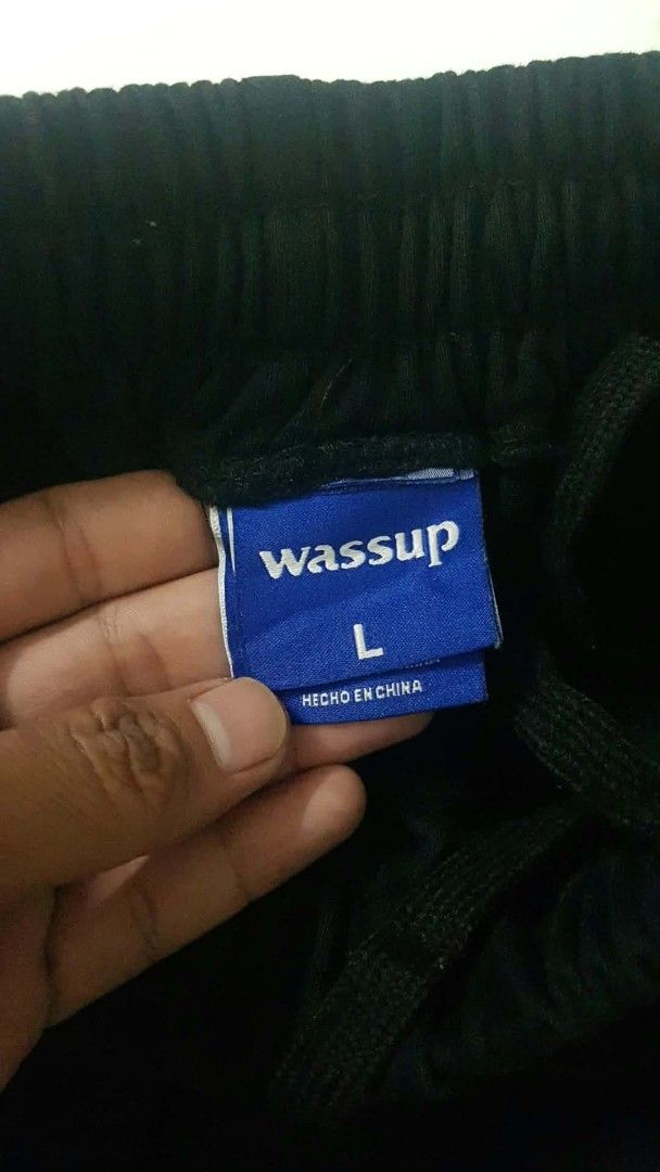 Wassup Black Shorts Size L (Category: Shorts) located in Abucay. Submitted by slim.chano98 (Listing ID 1469304822, Image 2). Description: - Brand: Wassup - Size: L -SPELL OUT LOGO IN HEM 300 PESOS .