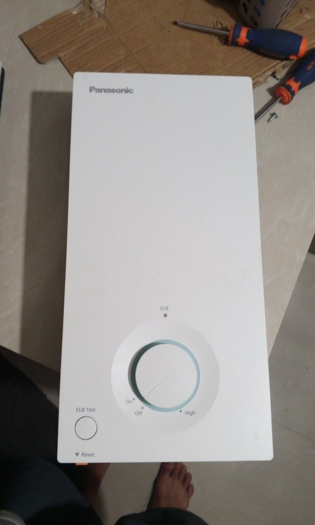 Water heater (Category: Water Heater & Instant Showers) located in Manila. Submitted by mackieboy_756 (Listing ID 1469293721, Image 1). Description: 4months old panasonic hindi masyado nagamit MULTI POINT & SINGLE POINT.