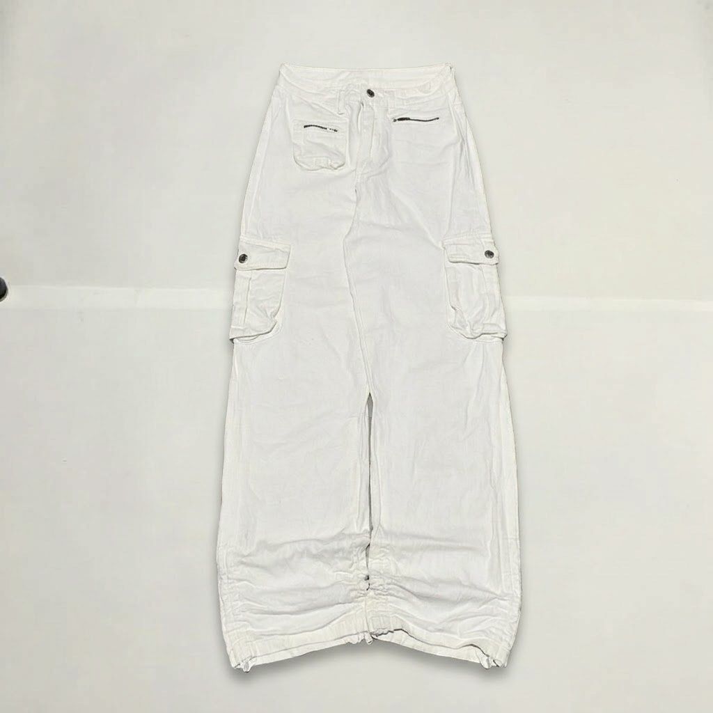 WHITE 7 POCKETS CARGO DENIM BAGGY PANTS✨ (Category: Jeans) located in Bulacan. Submitted by cris_thrifty (Listing ID 1469231961, Image 1). Description: ₱250 +sf WHITE 7 POCKETS CARGO DENIM BAGGY PANTS✨ Size 27-28 Length 43 Leg hole 9.5 Thigh 12.5 • need wash • good fittings • Heavy • stain • semi thick • semi hard • must buy it - Color: Clean solid white - Fit: Super baggy, wide-leg style - Pockets: Multiple utility pockets on sides and thighs + 