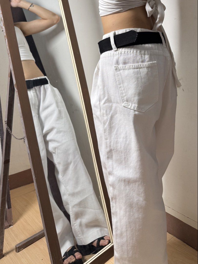 White Baggy Pants (Category: Jeans) located in Manila. Submitted by thriftz2.spaze (Listing ID 1469362927, Image 2). Description: W: 32 in L: 36 in H: 42 in . ˖ ꒰𑁬 𝒎𝒐𝒅𝒆𝒍'𝒔 𝒎𝒆𝒂𝒔𝒖𝒓𝒆𝒎𝒆𝒏𝒕𝒔 ໒꒱ ˖ . ಄ XS body ಄ 26 waist ಄ 33-34 hips ಄ 30 bust ಄ 5'3 height . ˖ ꒰𑁬 𝒓𝒆𝒂𝒅 𝒃𝒆𝒇𝒐𝒓𝒆 Ü 𝒐𝒓𝒅𝒆𝒓 ໒꒱ ˖ . ⭒ kindly manage ur expectations ⭒ color may vary due to lighting ⭒ sold as-is. 𝓃ℴ returns/refunds .