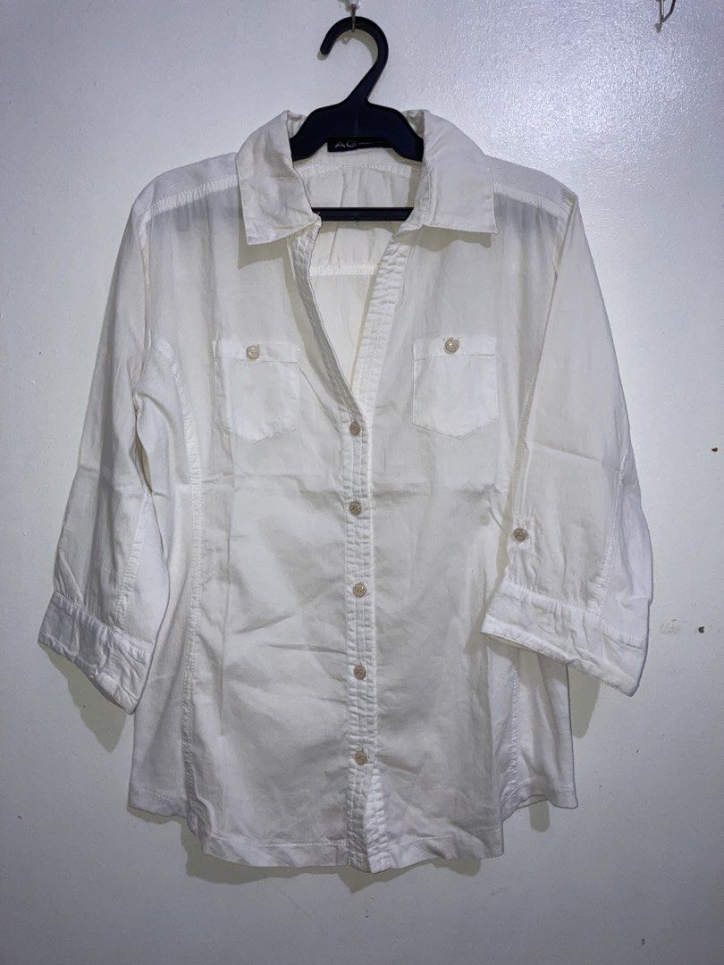 White button-down shirt with pockets 3/4 sleeves (Category: Blouses) located in Daraga. Submitted by nanasnonsense (Listing ID 1469276597, Image 2). Description: PROMO! BUY 9 FOR 500 + GET 1 FREE - applicable for PHP 79 tops and/or dresses from my listings - choose free item from free pile Items are all preloved or thrifted so please manage your expectations. Thank you!.