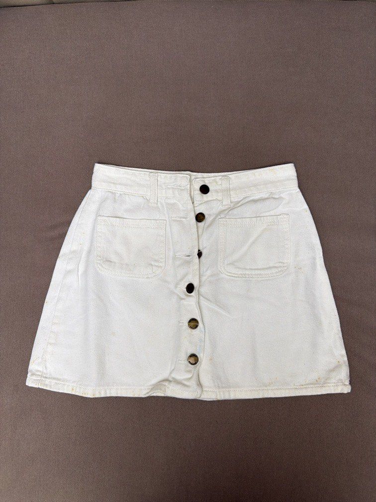 White Denim Skirt Button Down (Category: Skirts) located in Las Pinas. Submitted by thealyssacloset (Listing ID 1469239059, Image 1). Description: .