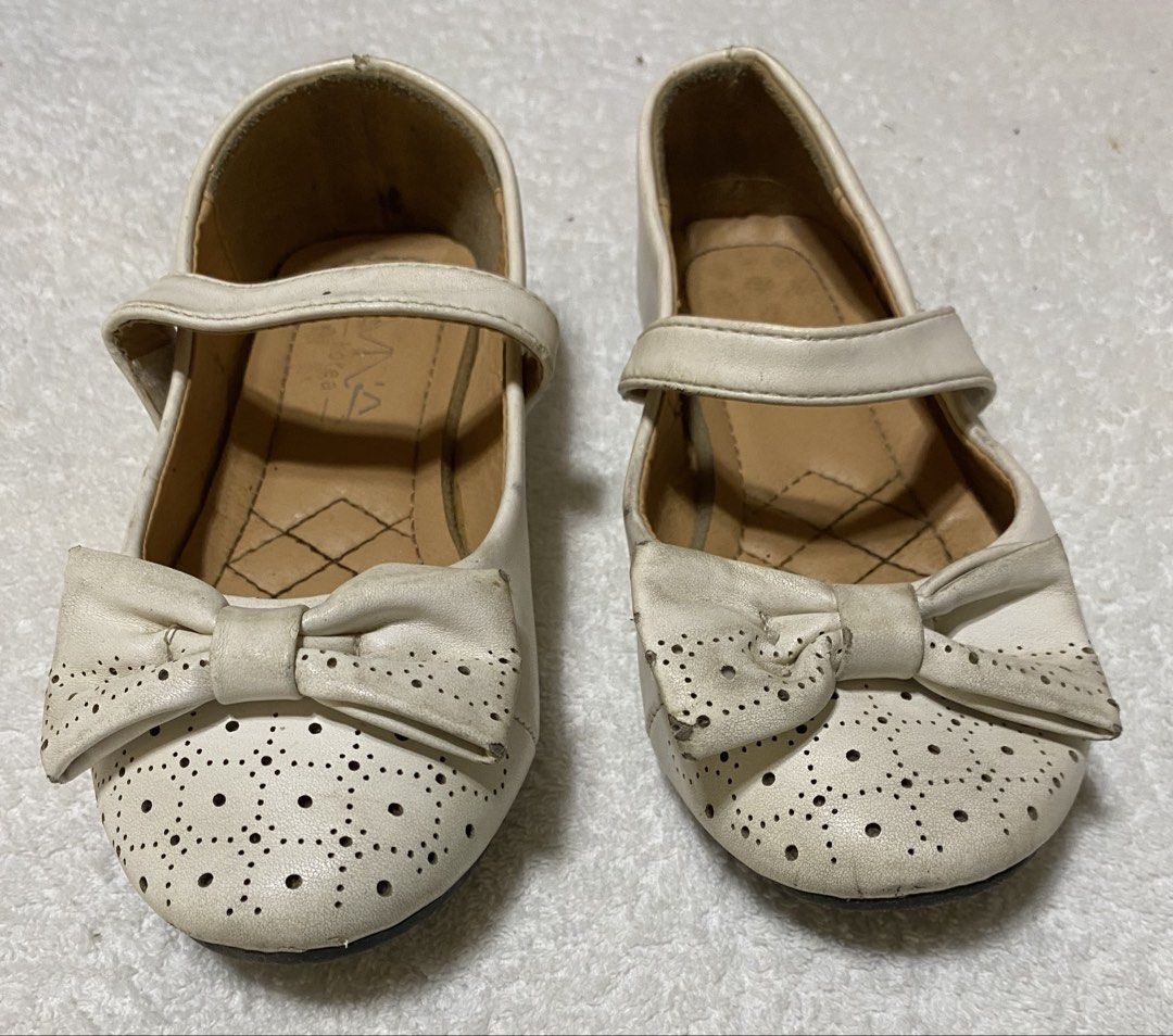 White kids doll shoes (Category: Babies & Kids Fashion) located in Morong. Submitted by fcjonline528 (Listing ID 1469174344, Image 3). Description: This is preloved by my daughter and I’m selling it instead na mastocked at masira 🥰 8 inches po ang length nito to be exact.
