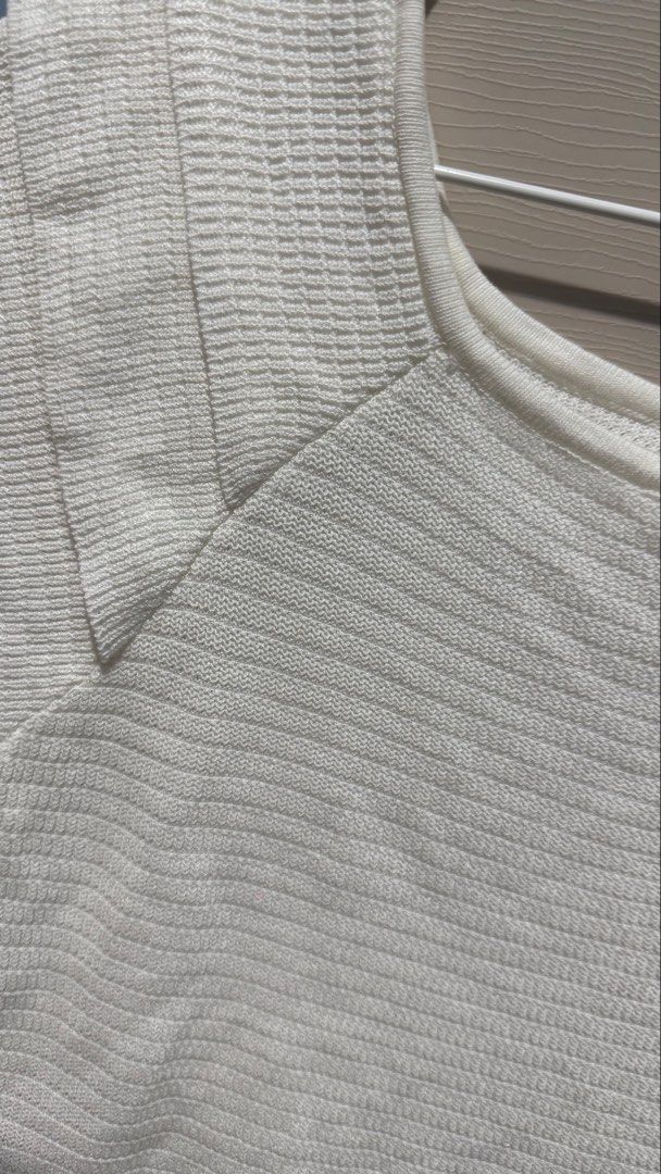 White Knitted Top (Category: Shirts) located in Quezon City. Submitted by dinesaur (Listing ID 1469267752, Image 2). Description: .