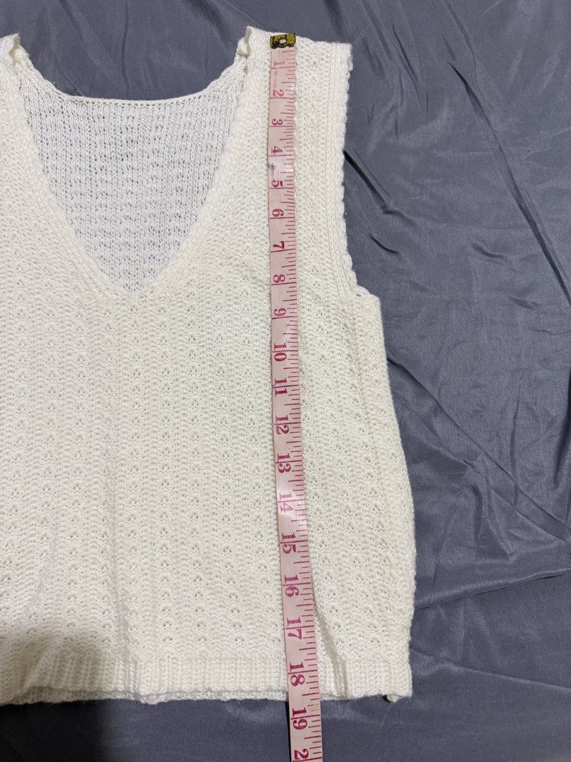 White Knitted V-Neck Sweater Vest (Category: Sleeveless) located in Marikina City. Submitted by louvy.r (Listing ID 1469311842, Image 3). Description: .