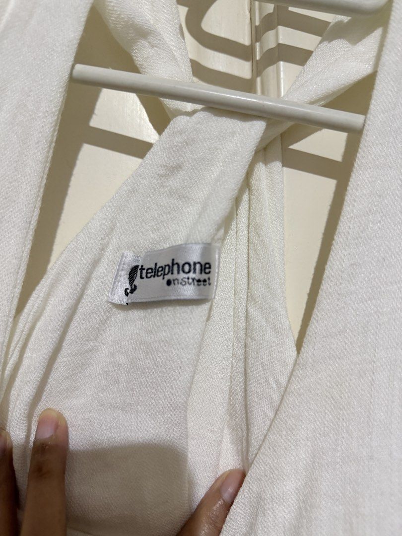 White Linen Top (Category: Sleeveless) located in Marikina City. Submitted by louvy.r (Listing ID 1469377655, Image 3). Description: .