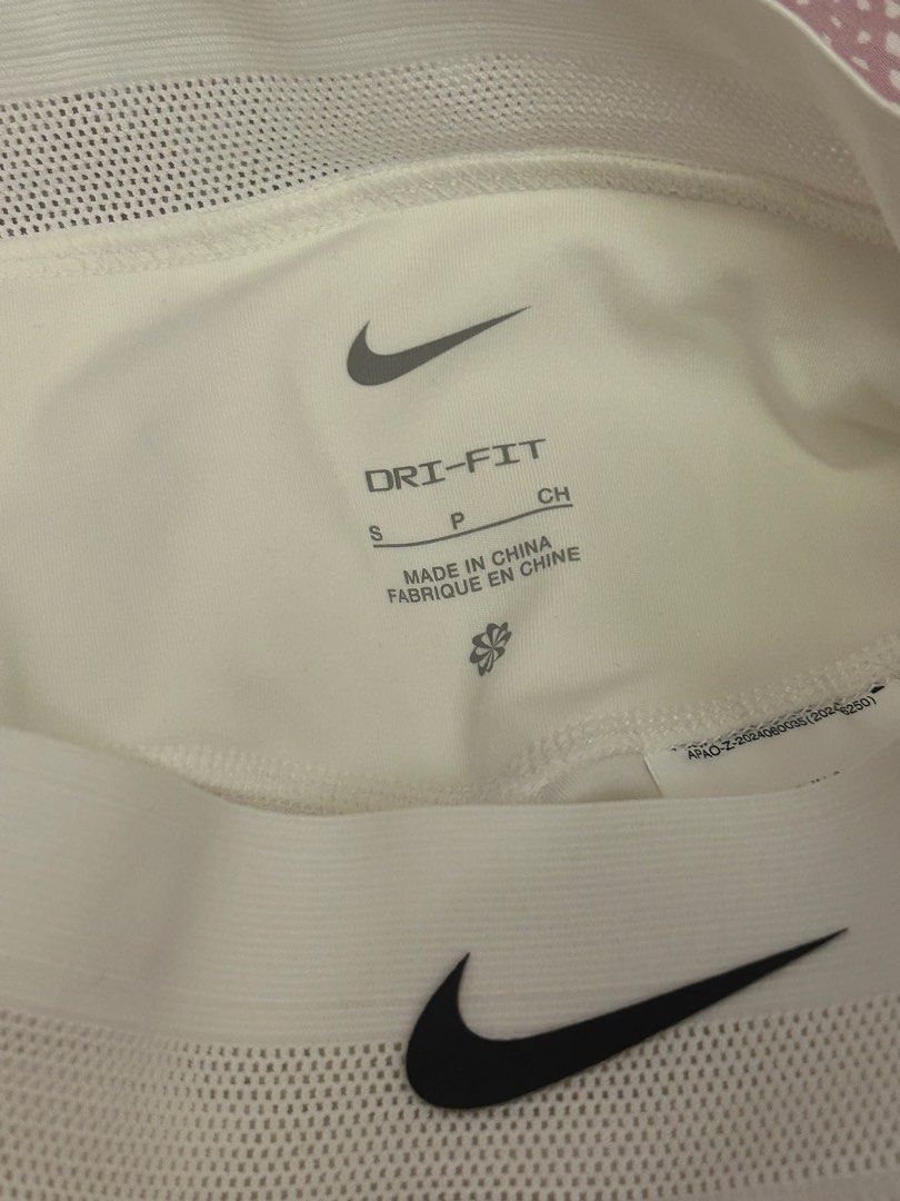 White Nike skirt (Category: Activewear) located in Manila. Submitted by coquettecosette (Listing ID 1469198199, Image 2). Description: Brand new authentic comfortable white nike tennis skirt! Perfect for all kinds of sports!🤍🎾.