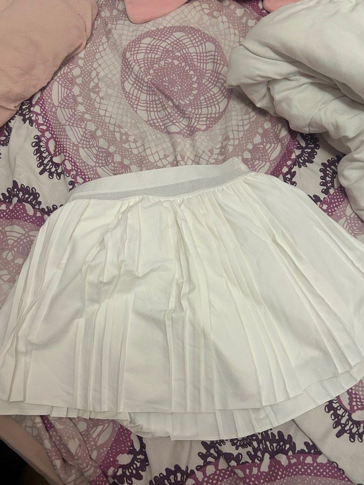 White Nike skirt (Category: Activewear) located in Manila. Submitted by coquettecosette (Listing ID 1469198199, Image 3). Description: Brand new authentic comfortable white nike tennis skirt! Perfect for all kinds of sports!🤍🎾.