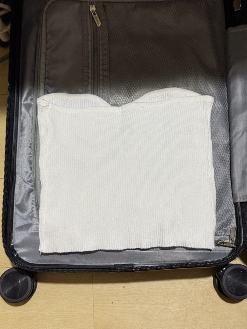 White Ribbed Knit Tube Top (Category: Sleeveless) located in Marikina City. Submitted by louvy.r (Listing ID 1469313032, Image 2). Description: Length 10 inches Very stretchy fits small-medium body frame.
