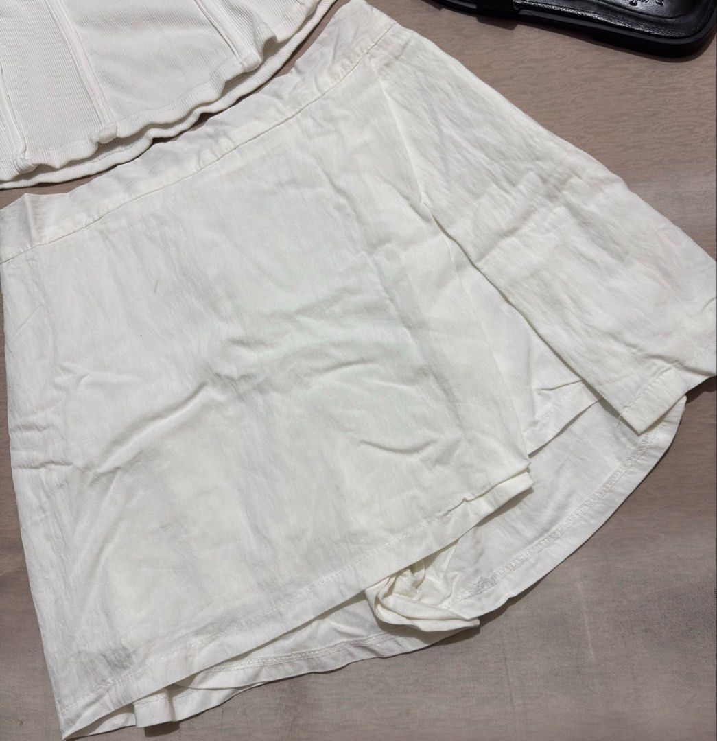 White Skort 24 - 26 (Category: Skirts) located in Caloocan City. Submitted by nnnprelovedclothes (Listing ID 1469384676, Image 3). Description: .
