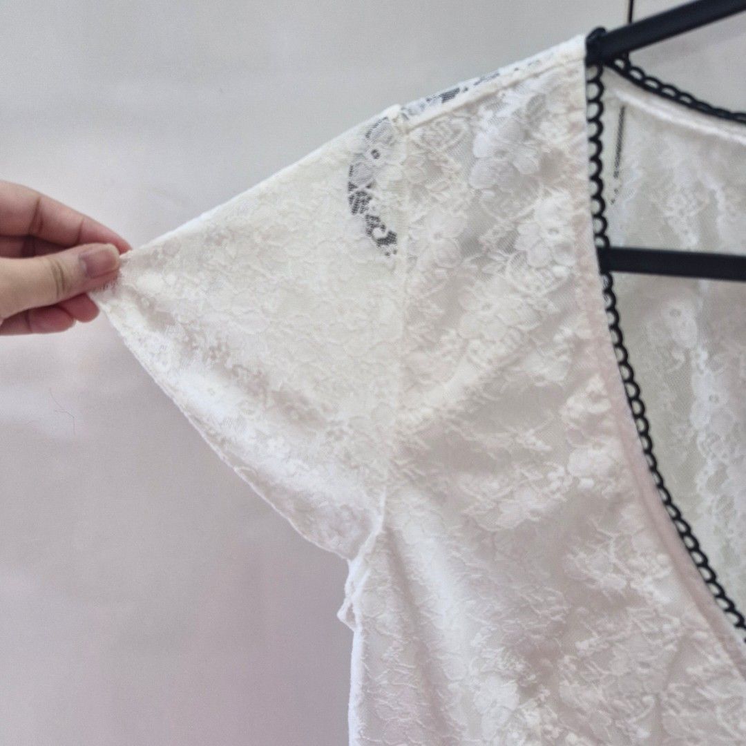 White Vneck Mesh Dainty Lace Blouse (Category: Blouses) located in Baguio. Submitted by terrylui_stuffs (Listing ID 1469256092, Image 2). Description: Fits up to 38B Lace, White very cute and airy lace blouse.
