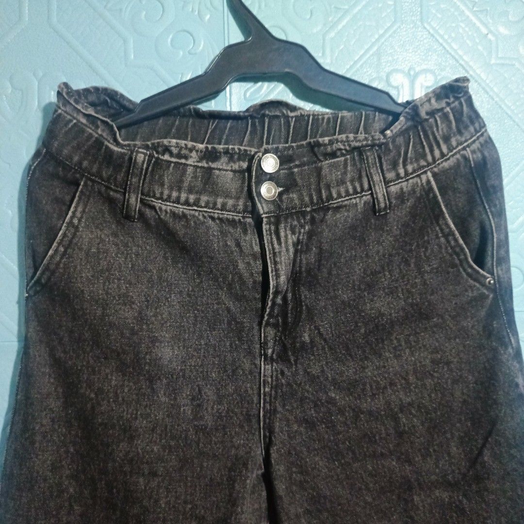BAGGY JEANS HEAVY DENIM BLACK WIDE (Category: Jeans) located in Quezon City. Submitted by zoesmithshop (Listing ID 1469281168, Image 2). Description: SIZE-26 On TAG Good for 32 STRETCHABLE NO ISSUE MATERIAL - DENIM COLOR GRADE- 9/10 NO ISSUE.