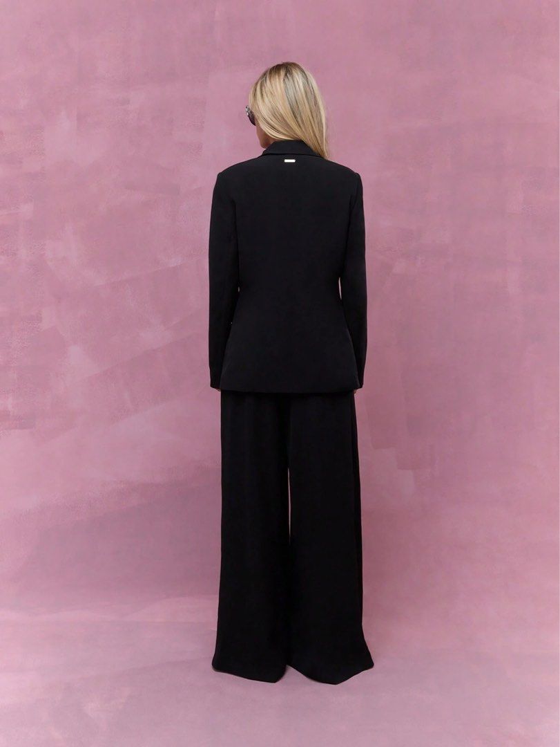 women’s black suit set (Category: Sets or Coordinates) located in Las Pinas. Submitted by nylth (Listing ID 1469166971, Image 2). Description: i wore the coat only. pants, never kasi they’re too big..