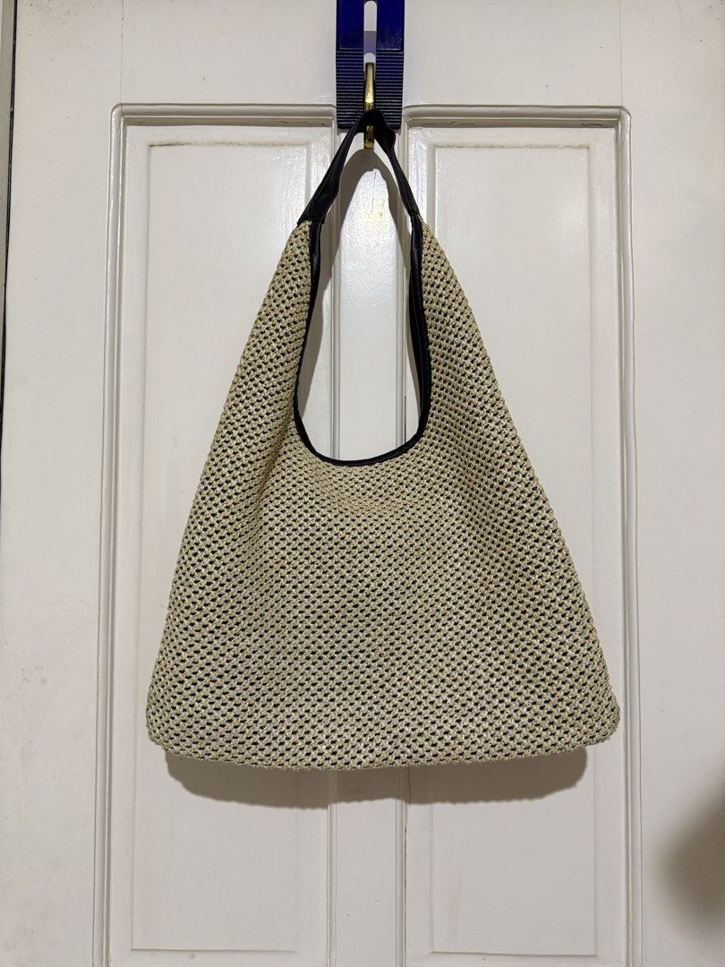 Woven Shoulder Bag (Category: Shoulder Bags) located in Marikina City. Submitted by louvy.r (Listing ID 1469321052, Image 1). Description: .