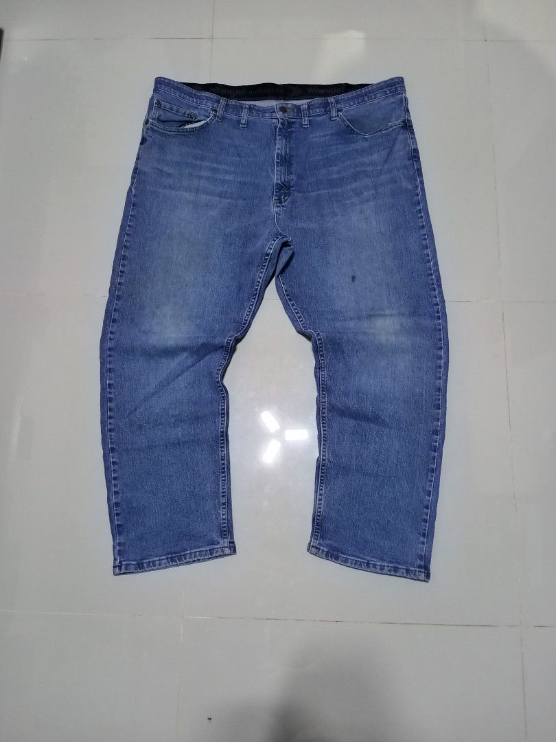 Wrangler Authentics Stretchable Denim Pants Size 44x29 (Category: Jeans) located in Magdalena. Submitted by magdalenathrift20 (Listing ID 1469168891, Image 2). Description: - Brand: Wrangler Authentics - Style: Classic five-pocket design, perfect for everyday casual wear - Color: Blue - Size: 44x29 (Waistband stretches from 44 to 48 inches, total length: 42 inches) - Material: 85% cotton, 13% polyester, 2% elastane for a comfortable, stretchy fit