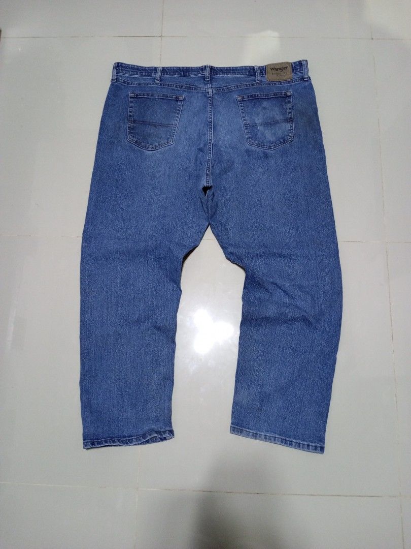 Wrangler Authentics Stretchable Denim Pants Size 44x29 (Category: Jeans) located in Magdalena. Submitted by magdalenathrift20 (Listing ID 1469168891, Image 3). Description: - Brand: Wrangler Authentics - Style: Classic five-pocket design, perfect for everyday casual wear - Color: Blue - Size: 44x29 (Waistband stretches from 44 to 48 inches, total length: 42 inches) - Material: 85% cotton, 13% polyester, 2% elastane for a comfortable, stretchy fit