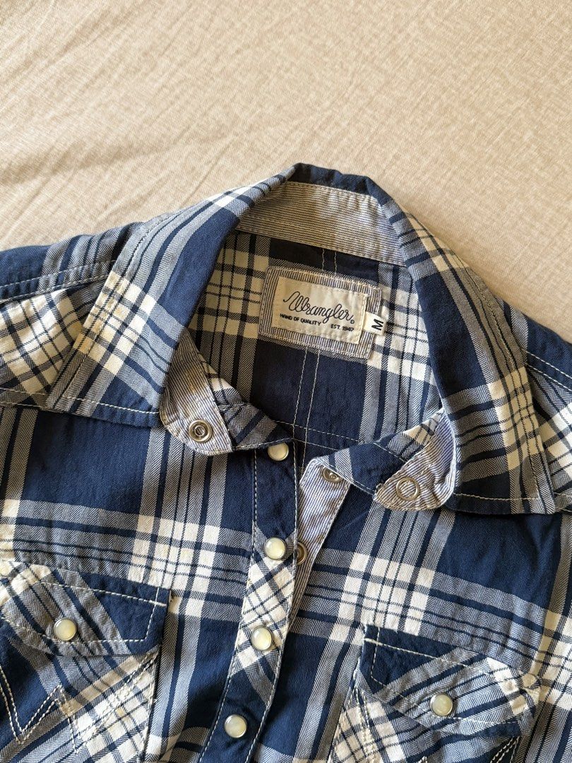 Wrangler Checkered Longsleeves (Category: Longsleeves) located in Paranaque City. Submitted by shopsuey.2021 (Listing ID 1469261495, Image 2). Description: .