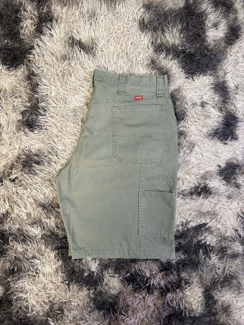 Wrangler Green Carpenter Shorts Size 36 (Category: Shorts) located in Manila. Submitted by _valuevault777 (Listing ID 1469180078, Image 2). Description: - Brand: Wrangler - Size: 36 - Material: 100% cotton canvas - Color: Green - Features: Classic utility pockets, hammer loop, button closure, and zip fly - Origin: Made in Mexico - Condition: Great everyday workwear piece.