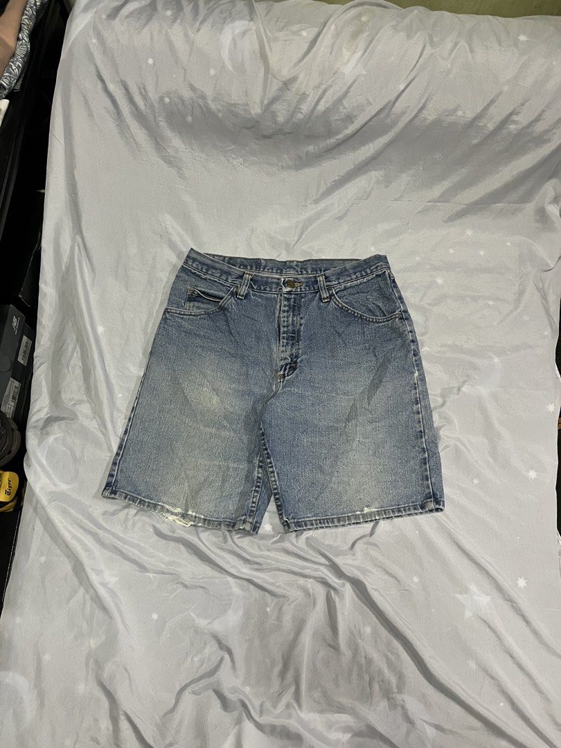 Wrangler Jorts Denim (Category: Jeans) located in Muntinlupa City. Submitted by ninenine.collective (Listing ID 1469323698, Image 2). Description: waist - 33 length - 20.5.