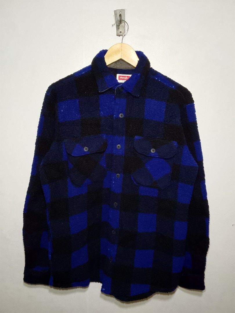 Wrangler Sherpa Jacket (Category: Coats, Jackets and Outerwear) located in Dasmarinas. Submitted by alexander24 (Listing ID 1469312494, Image 1). Description: Wrangler Sherpa Jacket Size: Large Dimes: W21 x L29 Condition: Excellent Color rate: 9.8/10 Issue: Need wash.