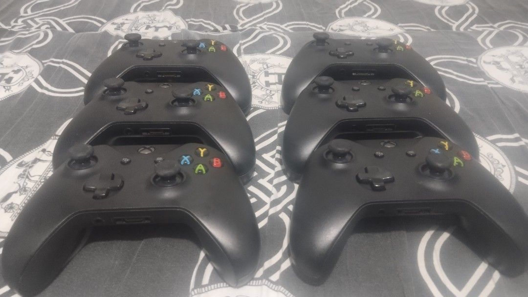 XBOX One S Controller (Category: Controllers) located in Pasig City. Submitted by charlesdhev (Listing ID 1469276956, Image 1). Description: Galing po sa shop all in good condition and brand new. tested all working ₱1500 per piece.
