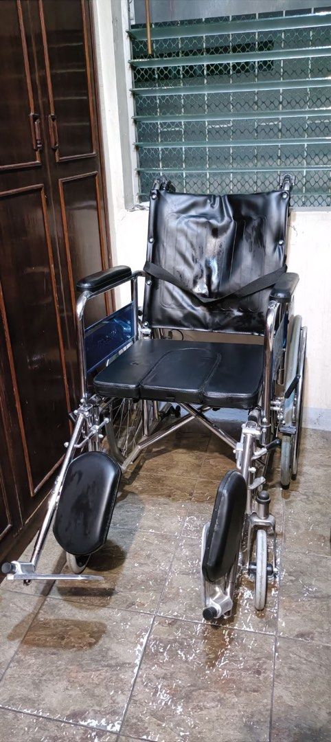 High back wheelchair with commode (large size) (Category: Looking For) located in Taguig. Submitted by mishuponastar (Listing ID 1469292380, Image 2). Description: Rarely used, used inside the house only Commode attachment not in picture (never used) Price negotiable RFS: not used anymore, too big for the patient (5’1” and 55kg) Can fit a bigger-sized person Brand: Sureguard Bought in Bambang for 8k in 2025.
