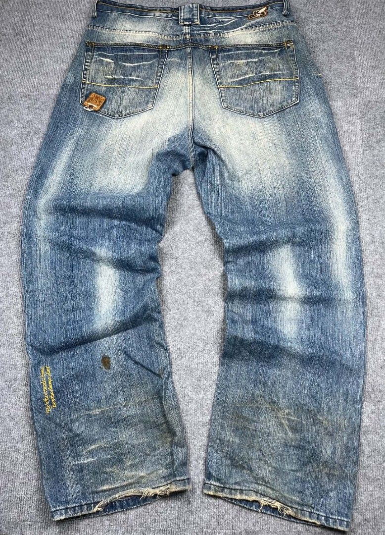 Y2K Akademiks Baggy Pants (Category: Jeans) located in Tayabas. Submitted by renew.revibe (Listing ID 1469204857, Image 2). Description: Y2K Akademiks Baggy Pants Very Good Condition Sign of usage / Need Wash 38W / 46L / 10.5 Hem 650 +SF.