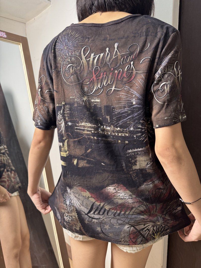 Y2K America Graphic Tee (Category: Shirts) located in Manila. Submitted by thriftz2.spaze (Listing ID 1469366601, Image 3). Description: Small-Medium bust - 36 inc length - 25 inc.