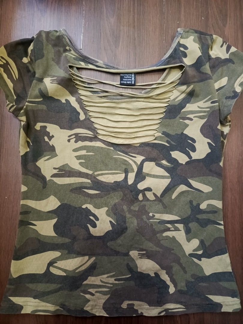 Y2K Camo top (Category: Shirts) located in Manila. Submitted by louz3rrr (Listing ID 1469169073, Image 2). Description: Size: S-M.