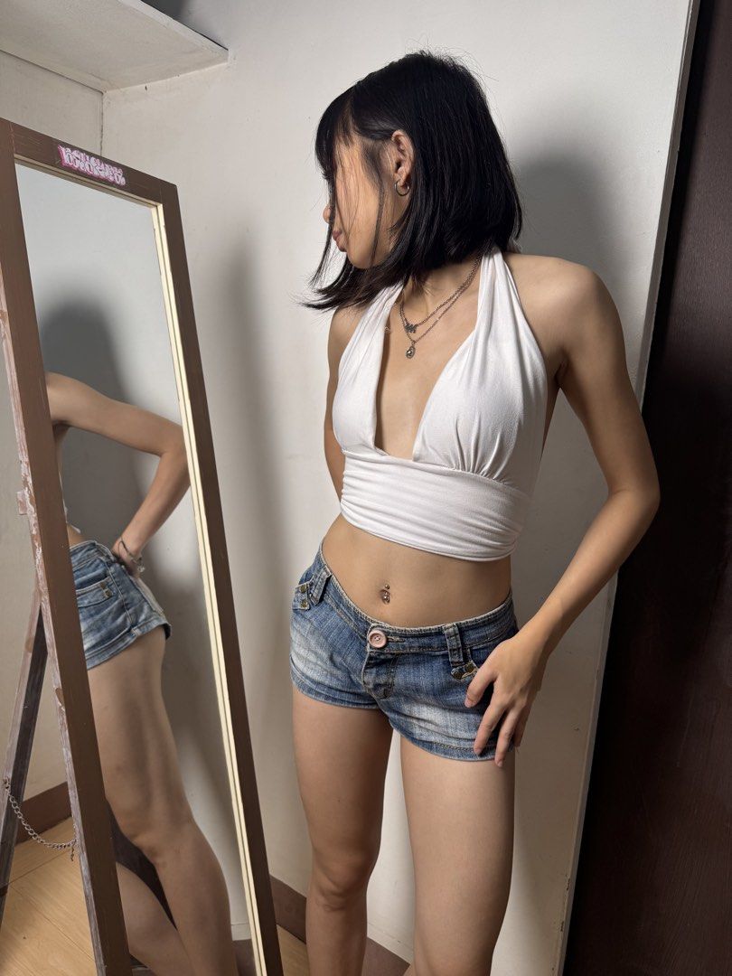 Y2K Denim Micro Shorts (Category: Shorts) located in Manila. Submitted by thriftz2.spaze (Listing ID 1469360698, Image 2). Description: 31x8 (Waist, Length) Hips — 35 in . ˖ ꒰𑁬 𝒎𝒐𝒅𝒆𝒍'𝒔 𝒎𝒆𝒂𝒔𝒖𝒓𝒆𝒎𝒆𝒏𝒕𝒔 ໒꒱ ˖ . ಄ XS body ಄ 26 waist ಄ 33-34 hips ಄ 30 bust ಄ 5'3 height . ˖ ꒰𑁬 𝒓𝒆𝒂𝒅 𝒃𝒆𝒇𝒐𝒓𝒆 Ü 𝒐𝒓𝒅𝒆𝒓 ໒꒱ ˖ . ⭒ kindly manage ur expectations ⭒ color may vary due to lighting ⭒ sold as-is. 𝓃ℴ returns/refunds.