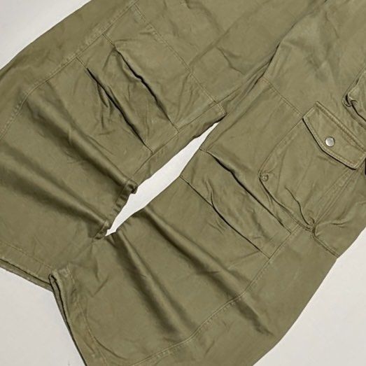 Y2K KHAKI 8POCKETS CARGO PANTS✨ (Category: Jeans) located in Bulacan. Submitted by cris_thrifty (Listing ID 1469229217, Image 3). Description: ₱400 + shipping fee Y2K KHAKI 8POCKETS CARGO PANTS✨ Brand: CHUU🏷️ Size 30 Length 42 Leg hole 11 Thigh 13 • need wash • good fittings • Heavy • semi thick • semi hard • must buy it.