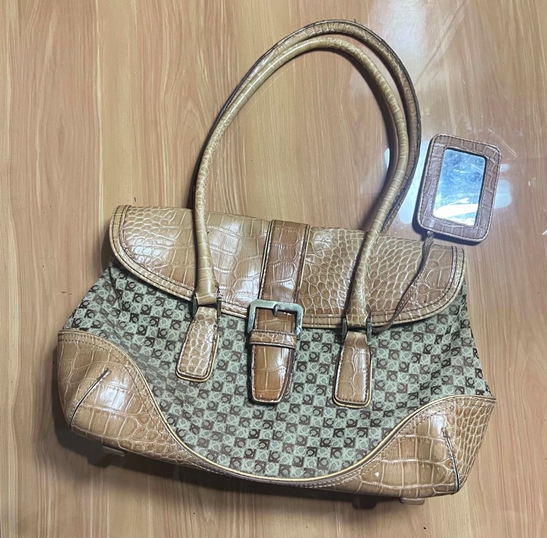 Y2k Liz Claiborne monogram shoulder bag (Category: Shoulder Bags) located in Manila. Submitted by senggggg. (Listing ID 1469190627, Image 2). Description: good condition working zip minimal sign of use and dirt washable.